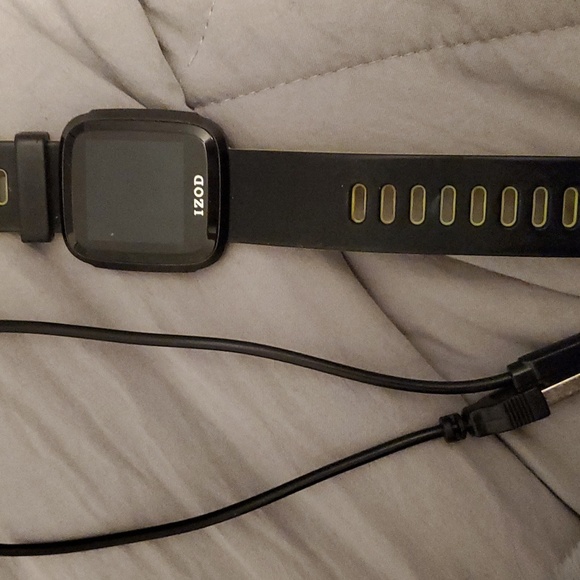 Izod Smartwatch with charger - Picture 2 of 5
